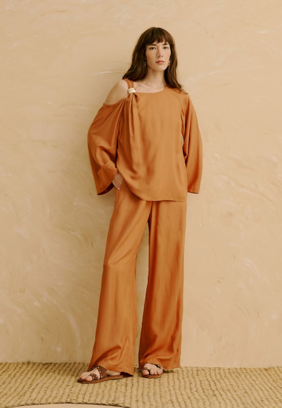 Calça Pantalona Lisa  Vista Frontal