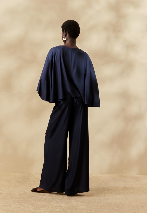 Calça Pantalona Lisa Vista Traseira