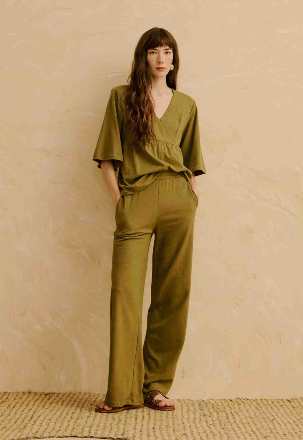 Calça Pantalona Lisa Aplicação