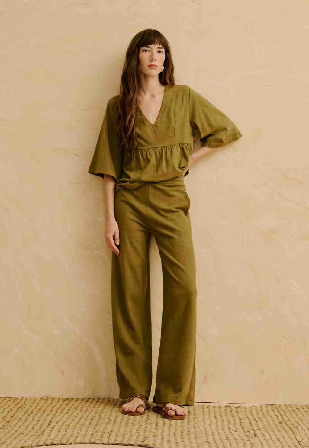 Calça Pantalona Lisa Aplicação
