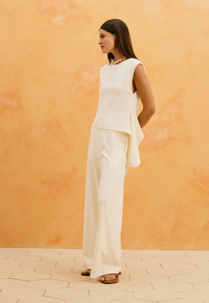 Calça Pantalona Lisa Bolsos