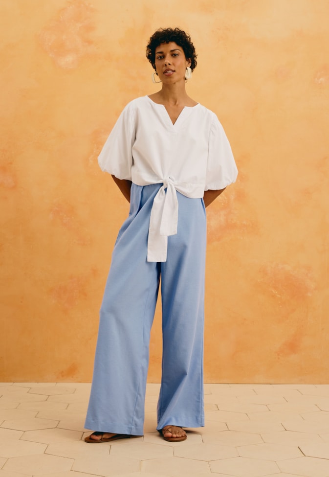 Calça Pantalona Lisa Botão Lateral