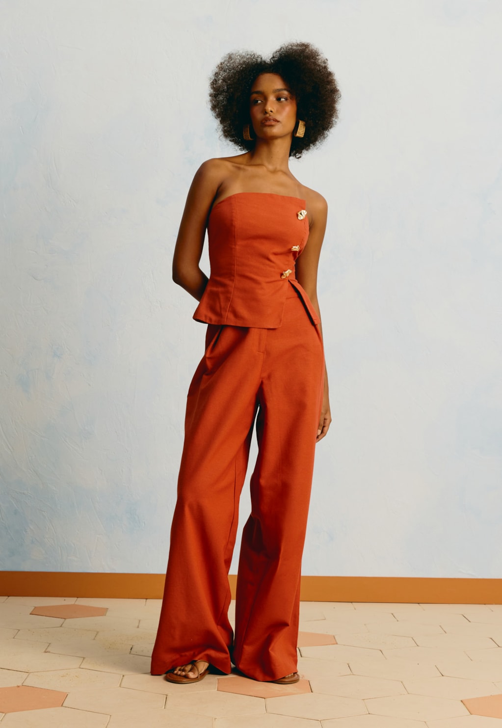 Calça Pantalona Lisa Botão Lateral