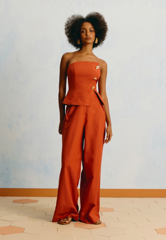 Calça Pantalona Lisa Botão Lateral