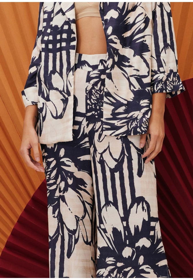 Calça Pantalona Regular Estampada Bolero