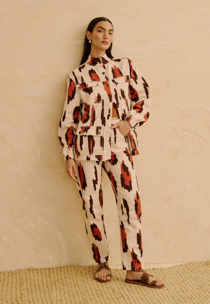 Calça Reta em Sarja Estampada Chimu Off