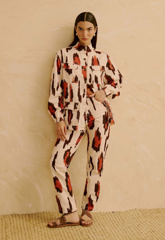 Calça Reta em Sarja Estampada Chimu Off Vista Frontal