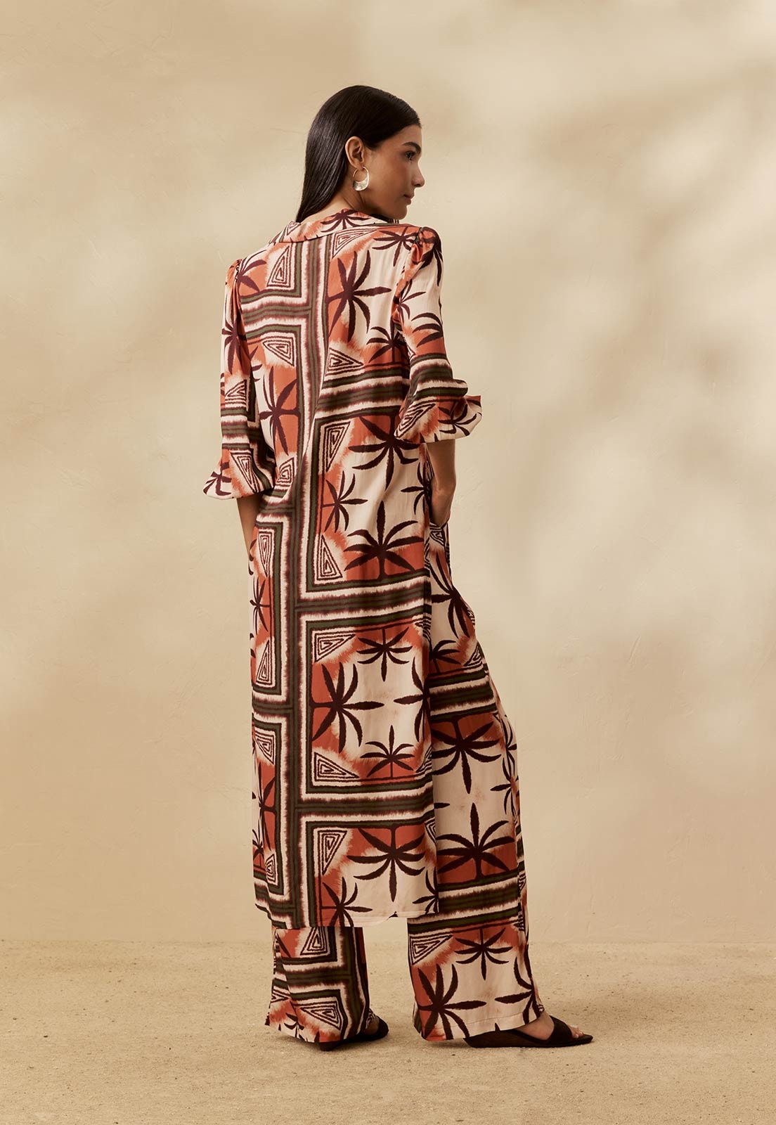 Calça Reta Estampada Bruma Vista Traseira