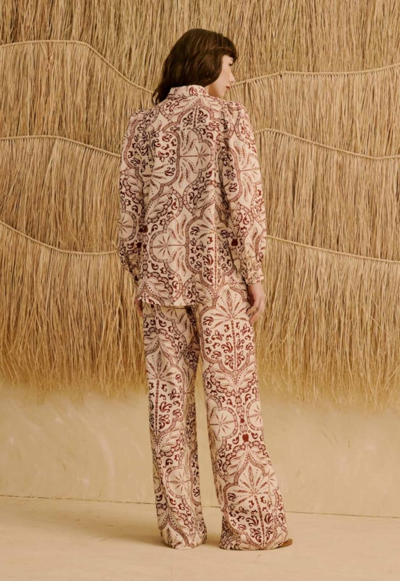 Calça Reta Estampada Palmas Del Sol Vista Traseira