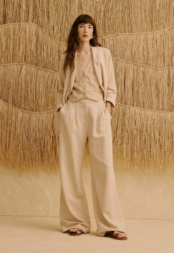 Calça Reta Lisa  Vista Frontal