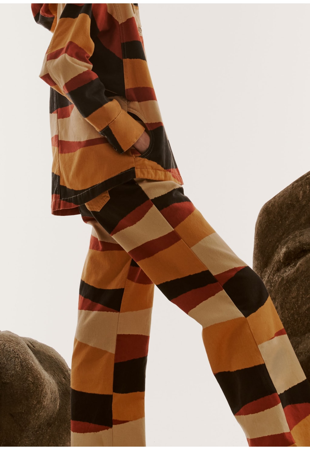 Calça Sarja Estampada Relevo