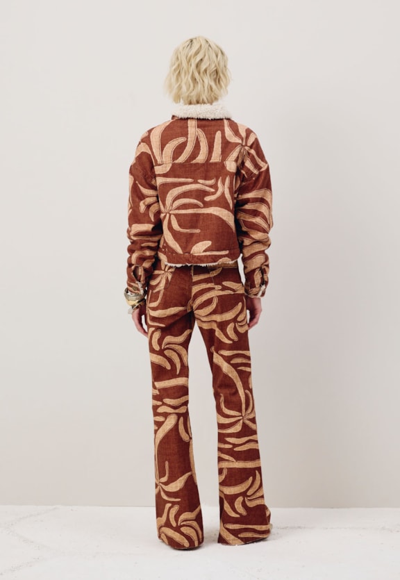 Calça Sarja Flare Estampada Yucca Vista Traseira