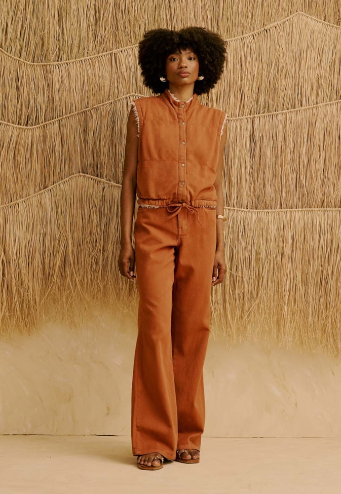 Calça Sarja Flare Lisa