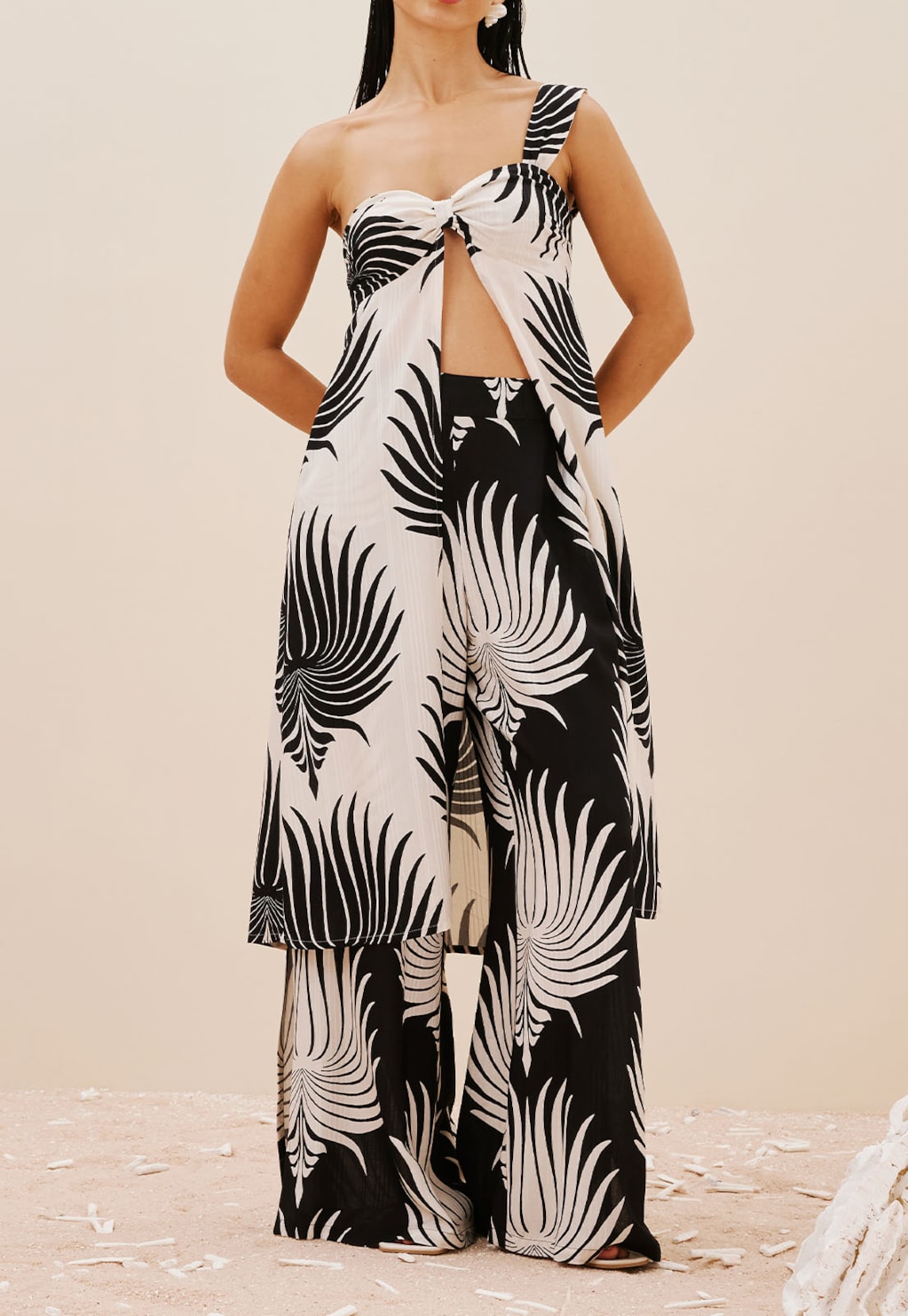 Calça Tecido Fenda Lateral Estampada Leques