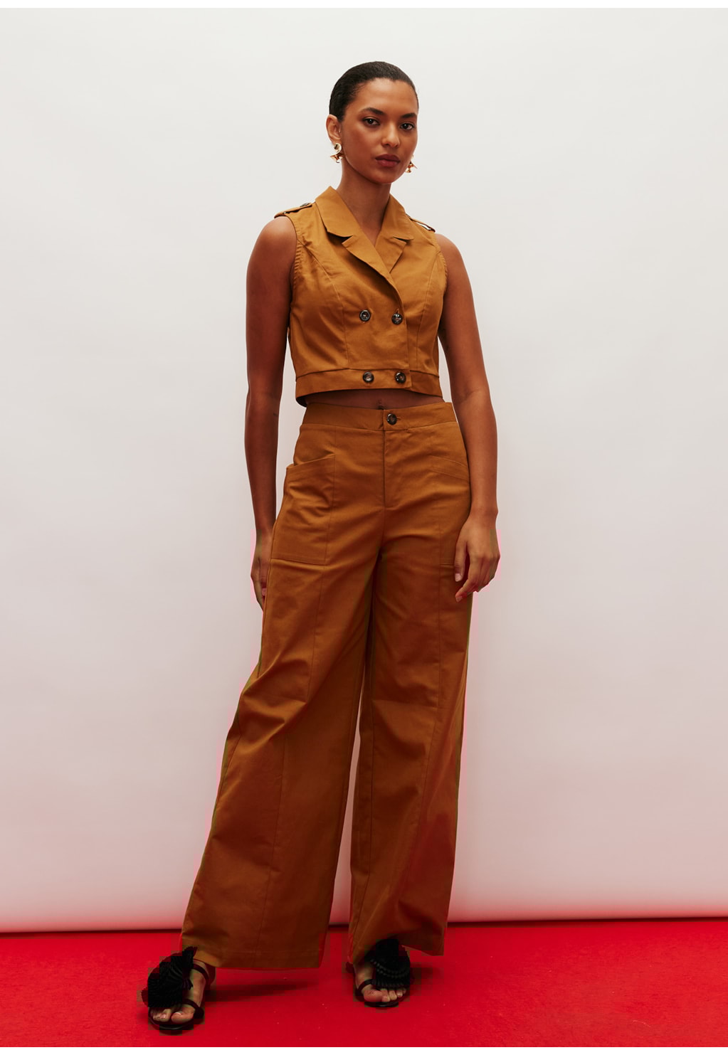 Calça Wide Leg Recortes Bolso