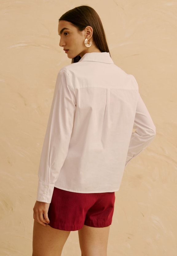 Camisa Bordado Cacau Vista Traseira