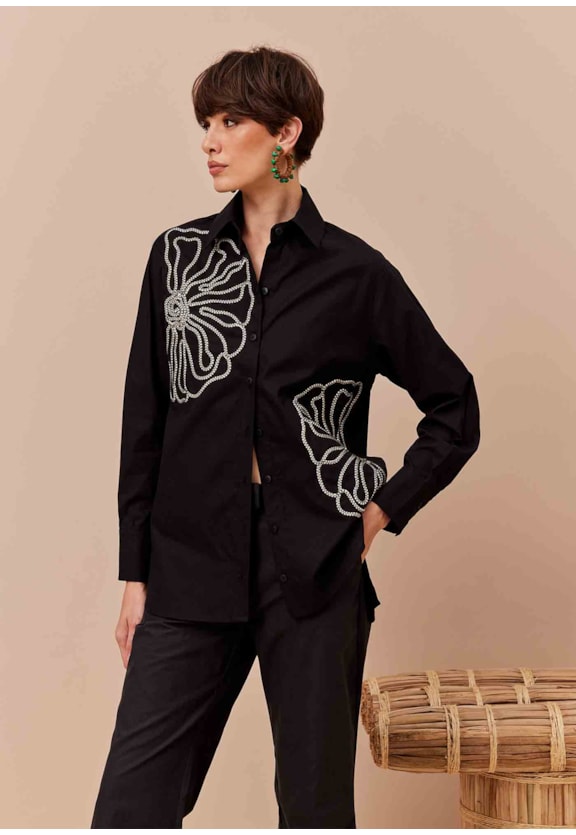 Camisa Bordado Flor Corda Vista Frontal