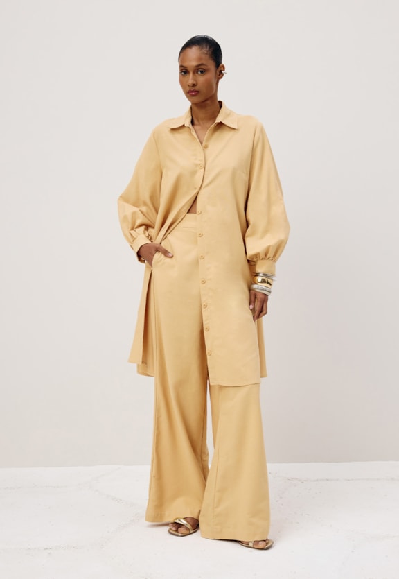 Camisa Botões Alongada Vista Frontal