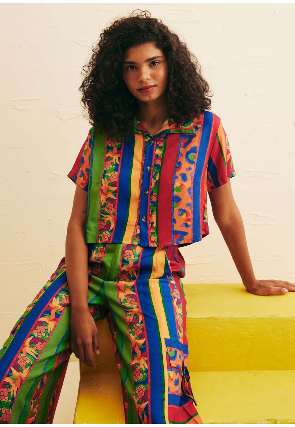 Camisa Cropped Botões Estampado Caminito