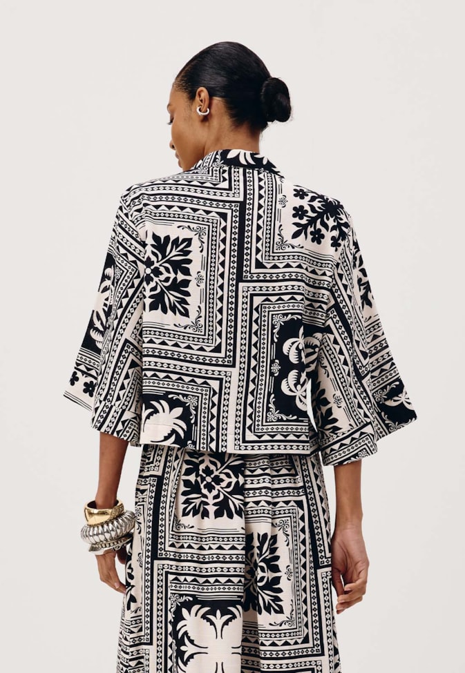 Camisa Cropped Manga Kimono Estampada Maia