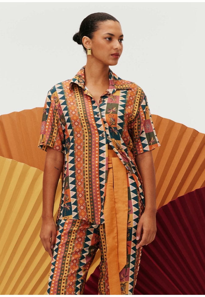 Camisa Manga Curta Botões Estampada Batucalê