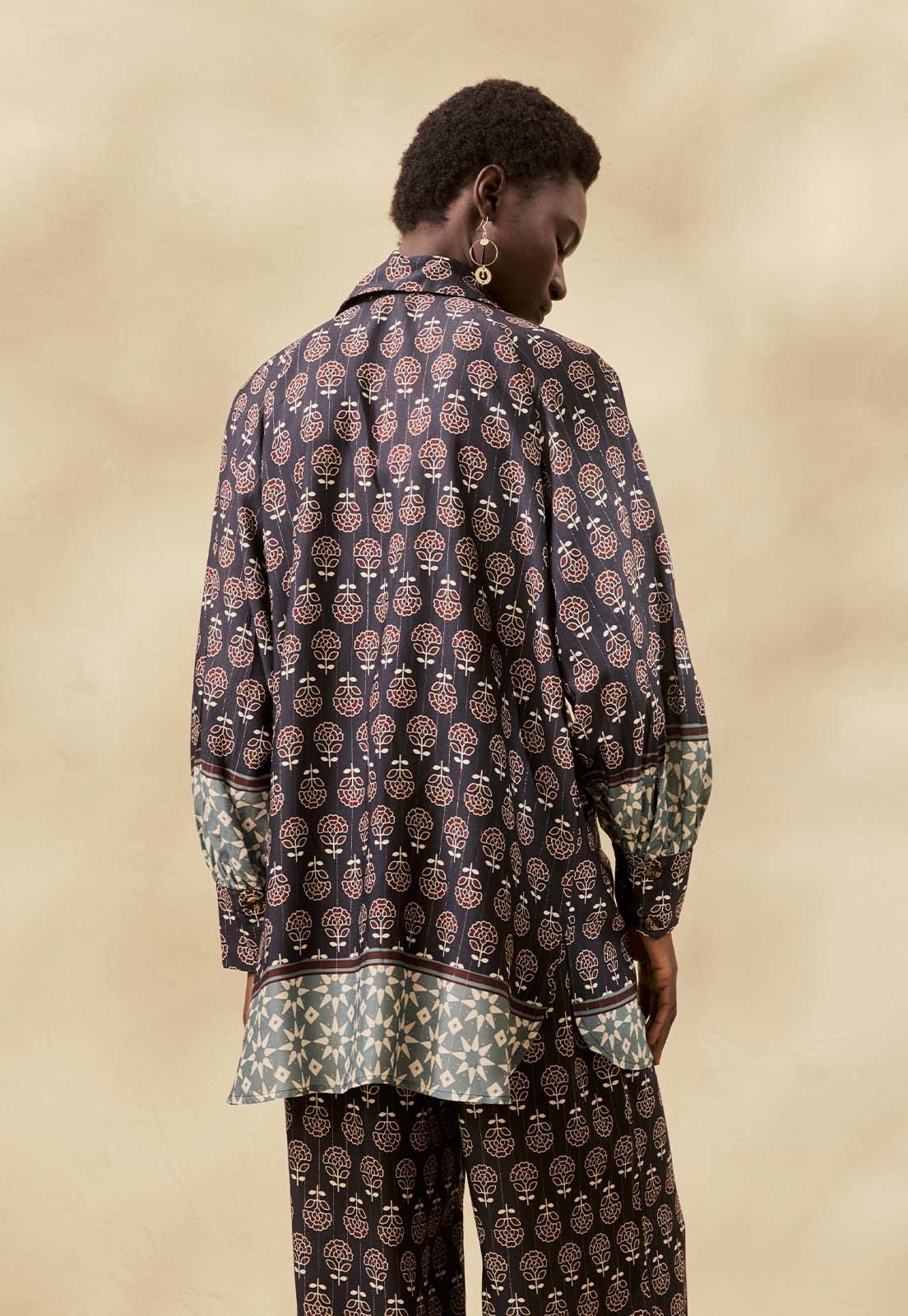 Camisa Manga Longa Estampada Cielo Inca Vista Traseira