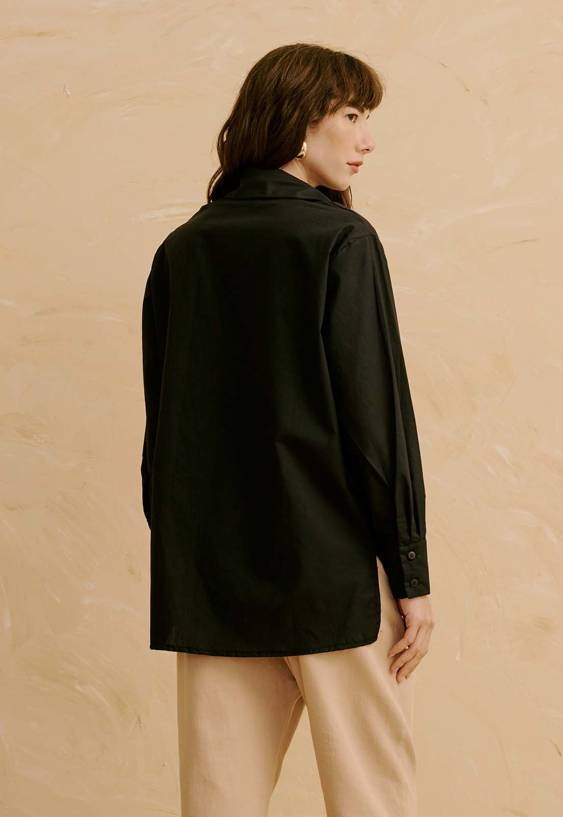 Camisa Oversized Bordado Cashmere Vista Traseira