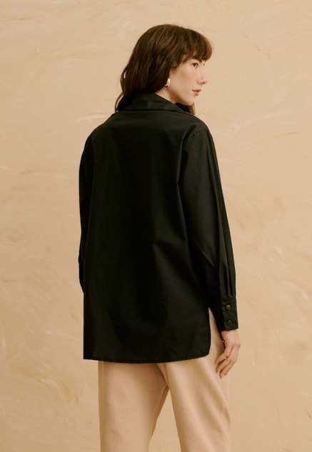 Camisa Oversized Bordado Cashmere Vista Traseira