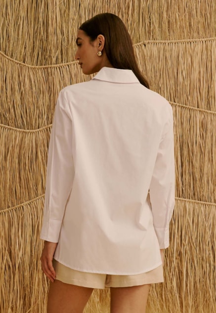 Camisa Oversized Bordado Cashmere Vista Traseira