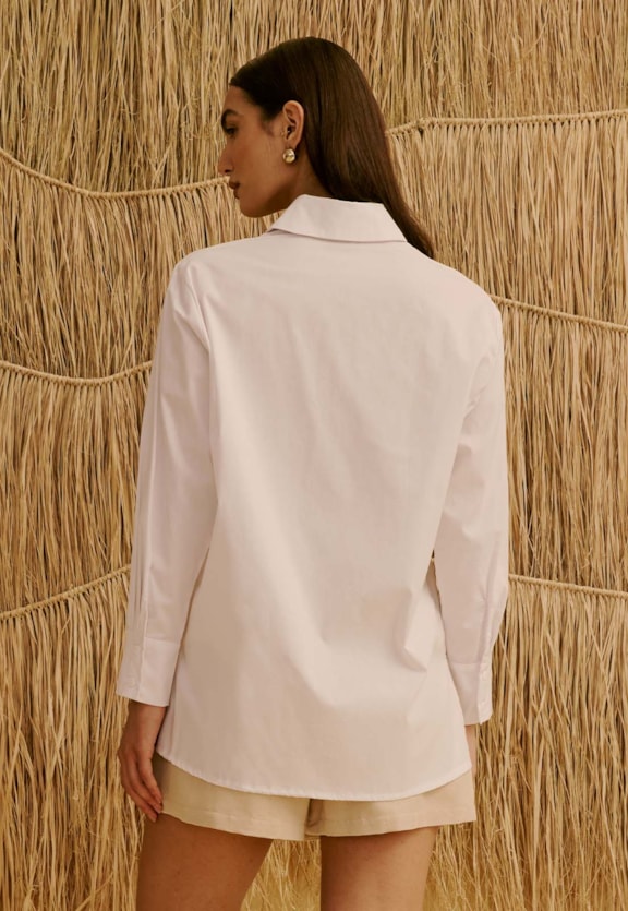 Camisa Oversized Bordado Cashmere Vista Traseira