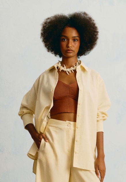 Camisa Oversized Bordado Sol Vista Traseira