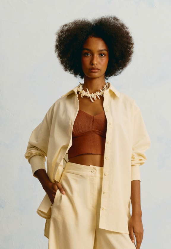 Camisa Oversized Bordado Sol Vista Traseira