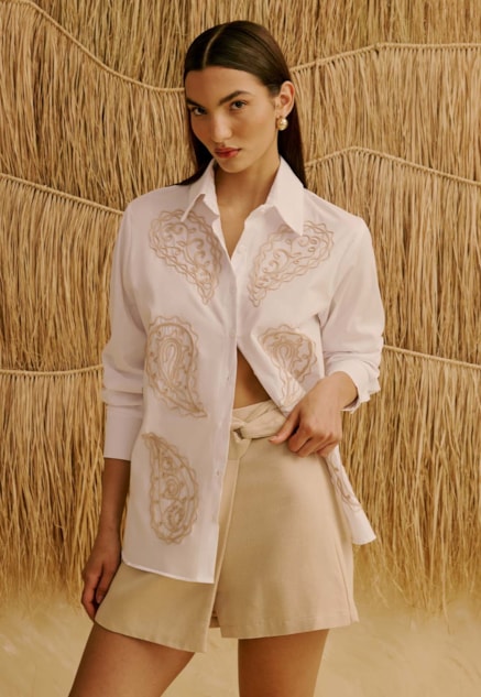 Camisa Oversized com Bordado Cachemire Vista Frontal