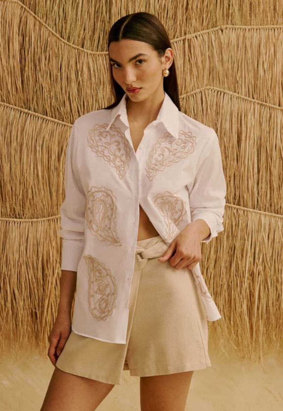 Camisa Oversized com Bordado Cachemire Vista Frontal
