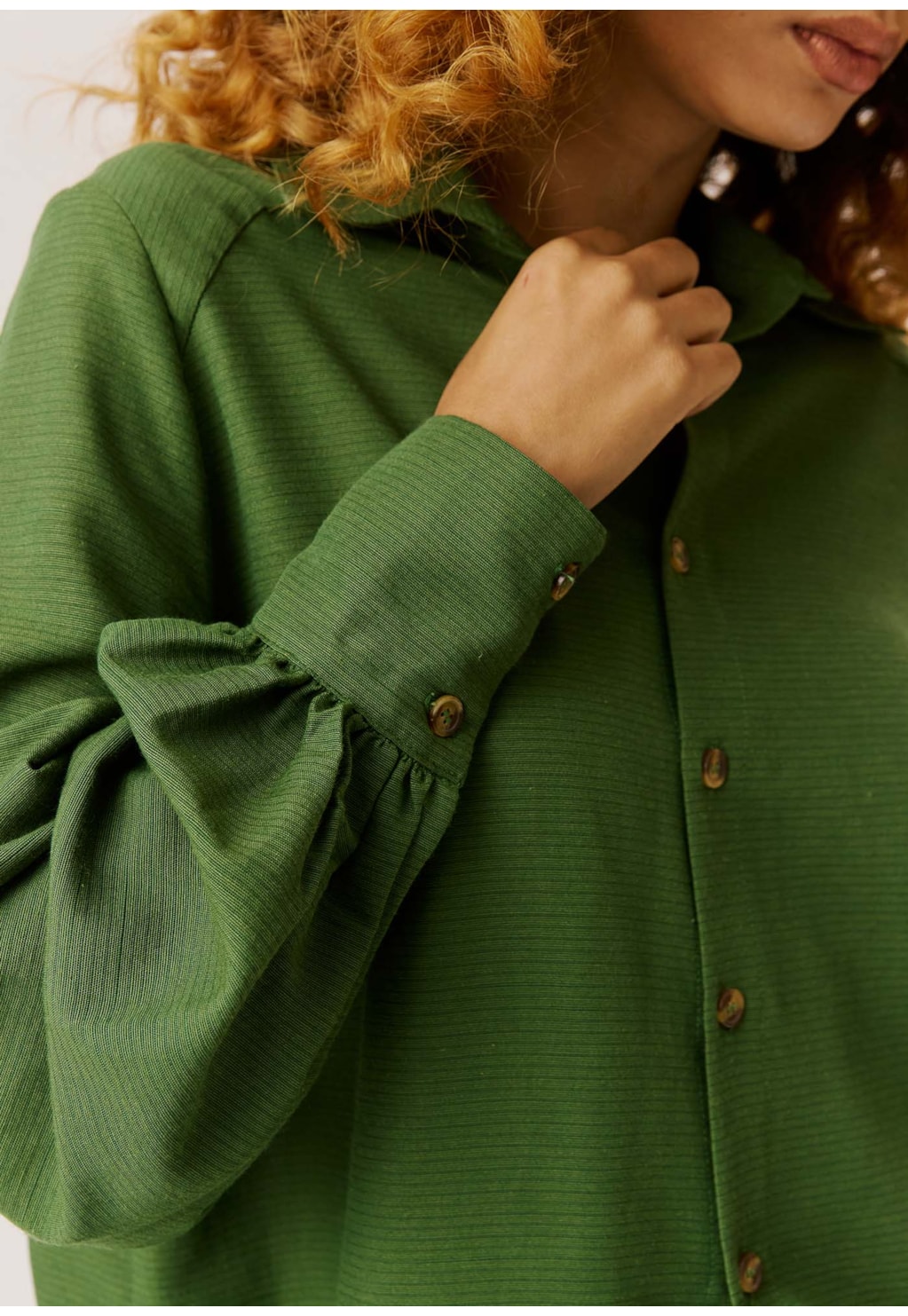 Camisa Recortes Manga Longa