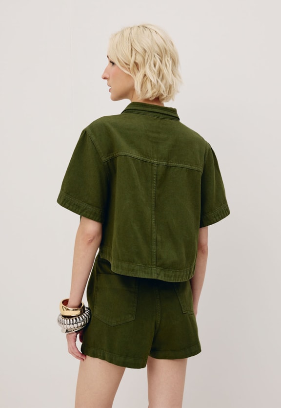 Camisa Sarja Cropped Vista Traseira