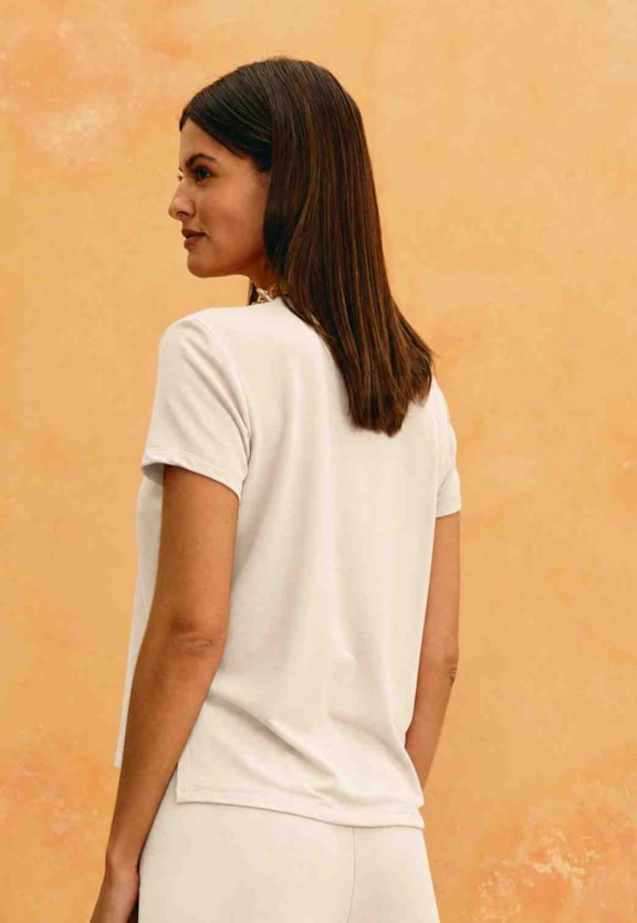 Camiseta Básica Moletinho Vista Traseira