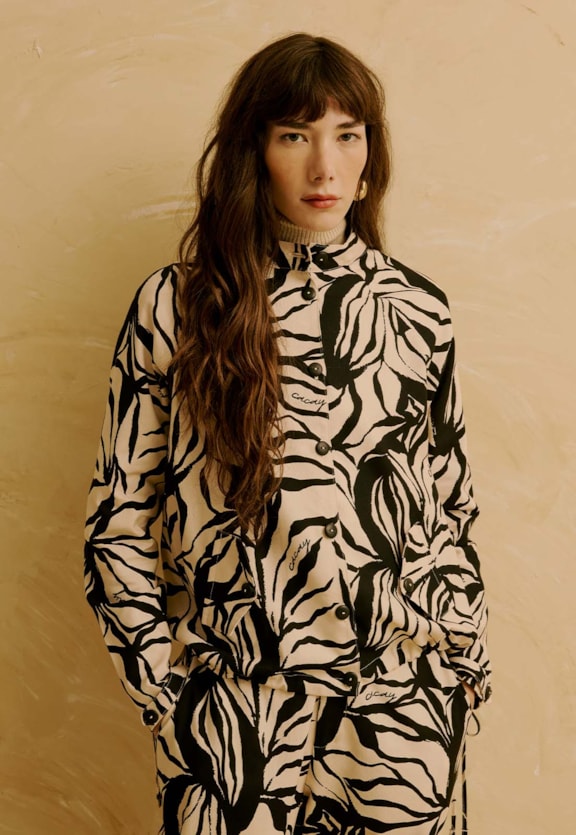 Casaco Detalhe Túnel Estampado Cacau Zebra Vista Frontal