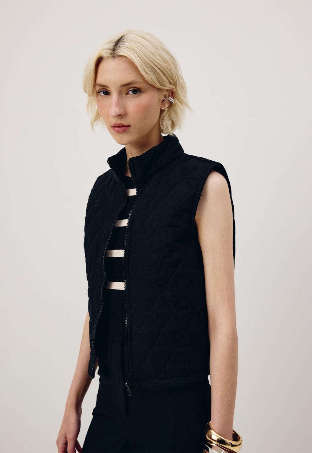 Colete Gola Alta Matelassê