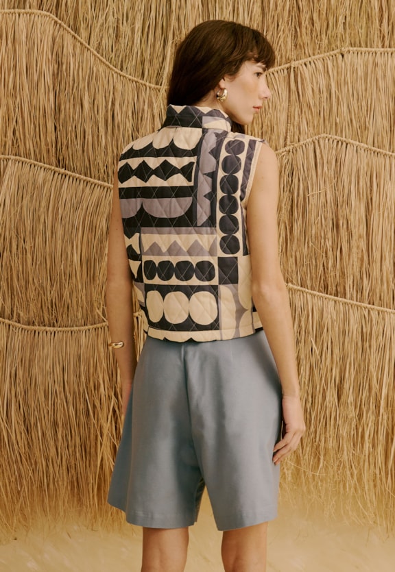 Colete Puffer com Gola Alta Estampado Quilt Vista Traseira