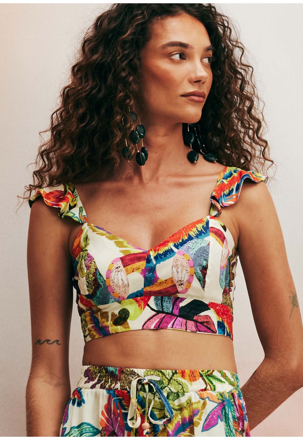 Cropped Alça Babado Estampado Tucanuçu