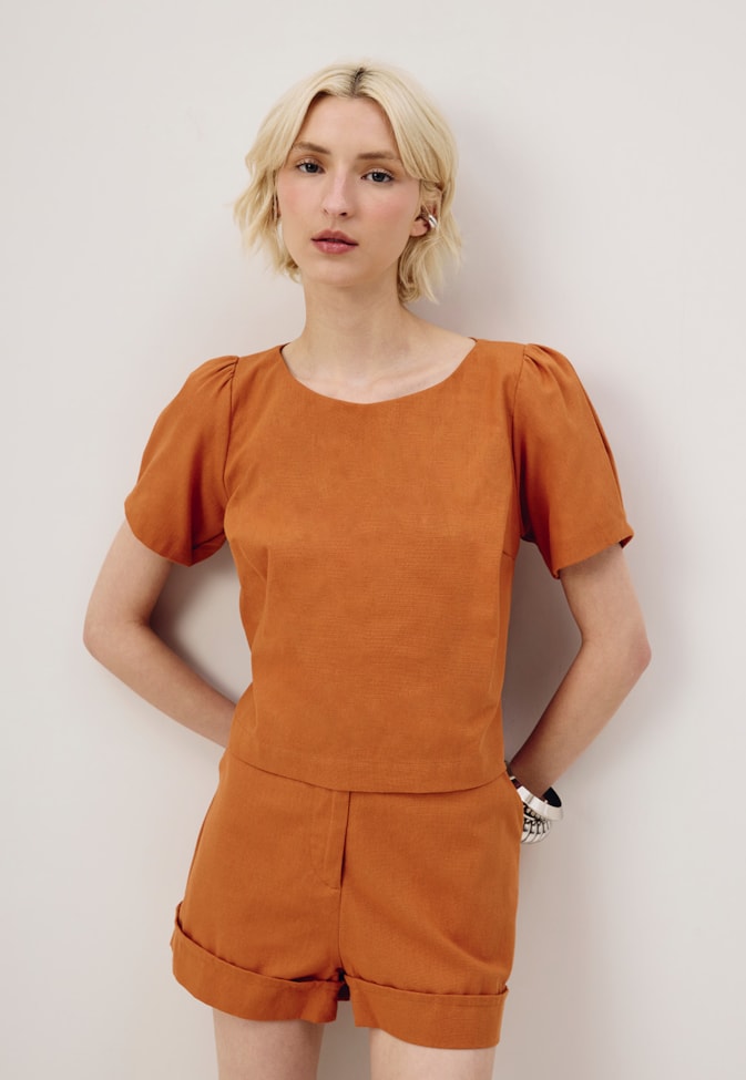 Cropped Alongada Manga Curta Prega