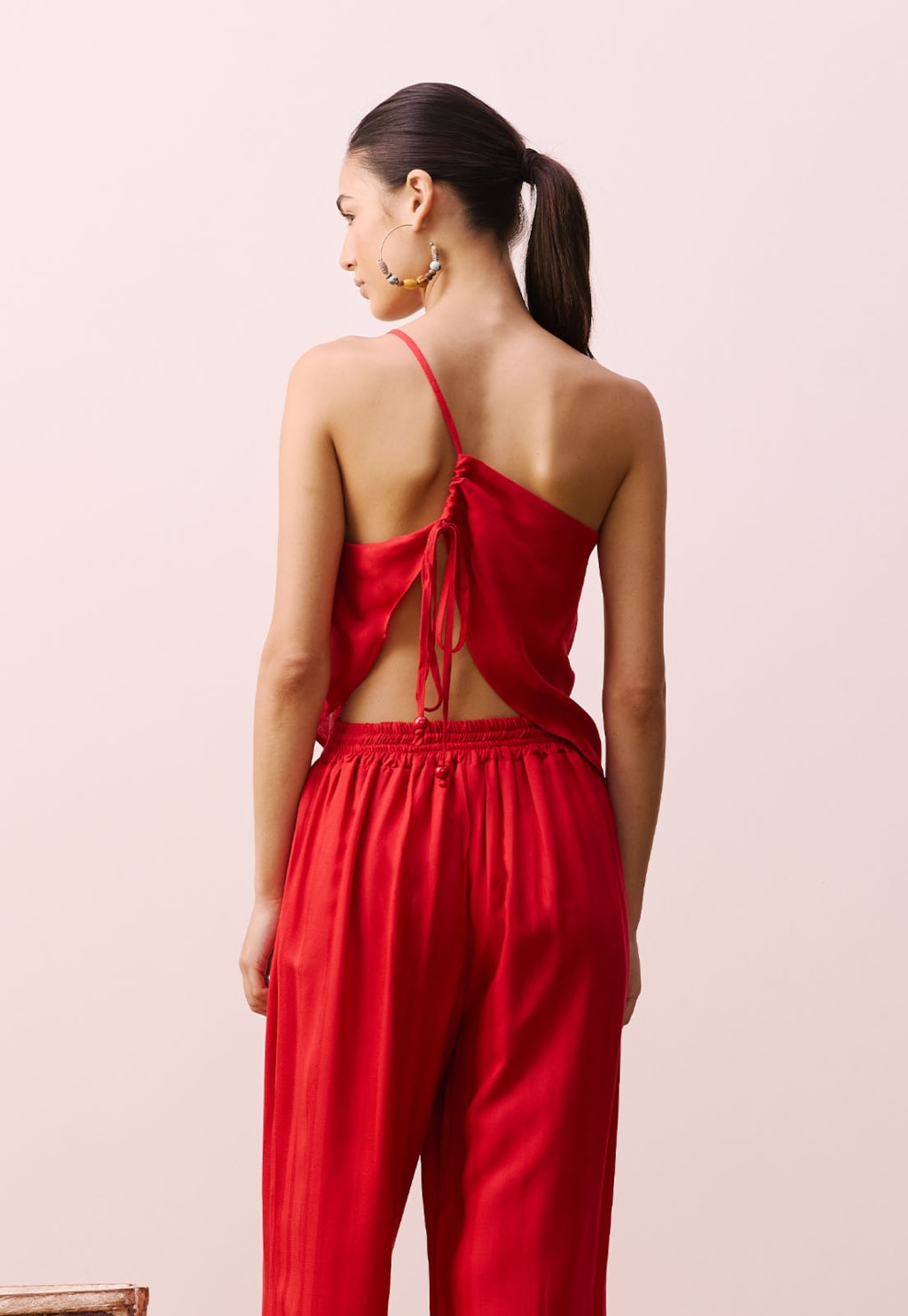 Cropped Assimétrico Detalhe Contas