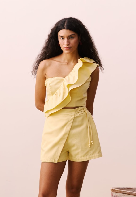 Cropped Babados Ombro Só  Vista Frontal