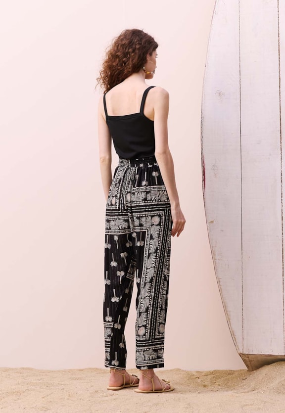 Cropped Canelado Alça Larga Vista Traseira