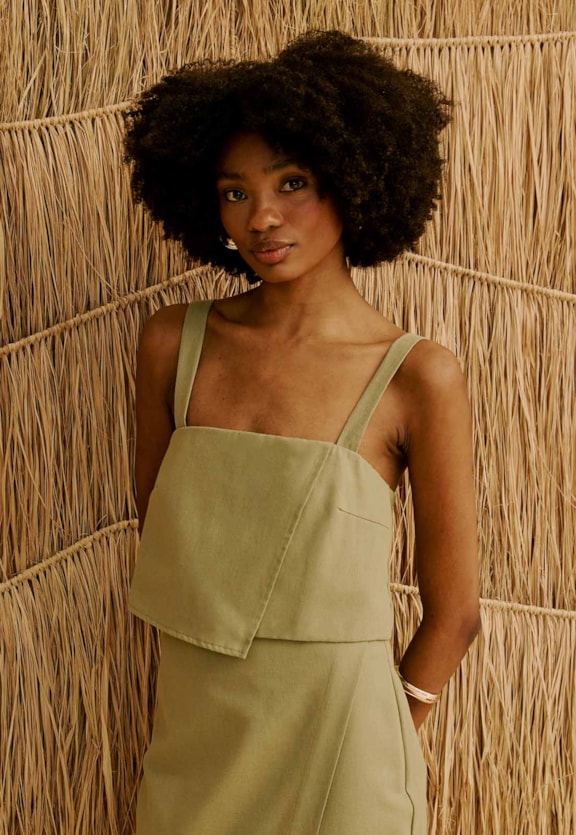 Cropped Liso com Ponta Vista Frontal