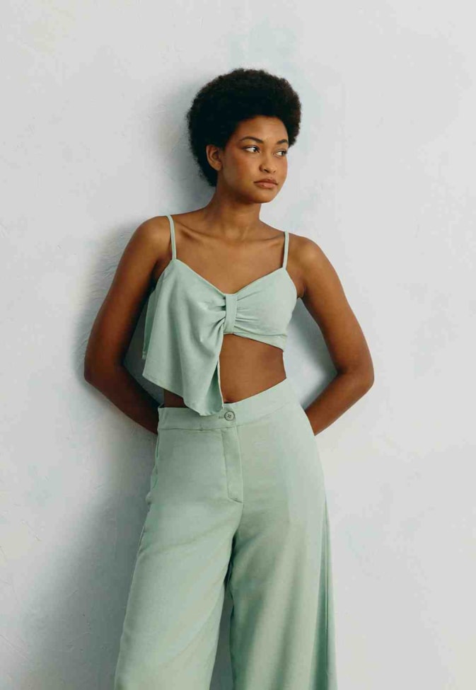 Cropped Liso Detalhe Cascata