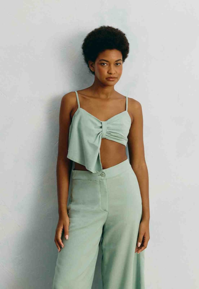Cropped Liso Detalhe Cascata