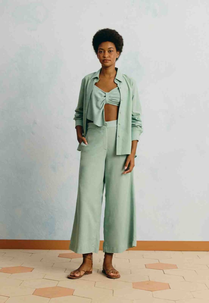 Cropped Liso Detalhe Cascata