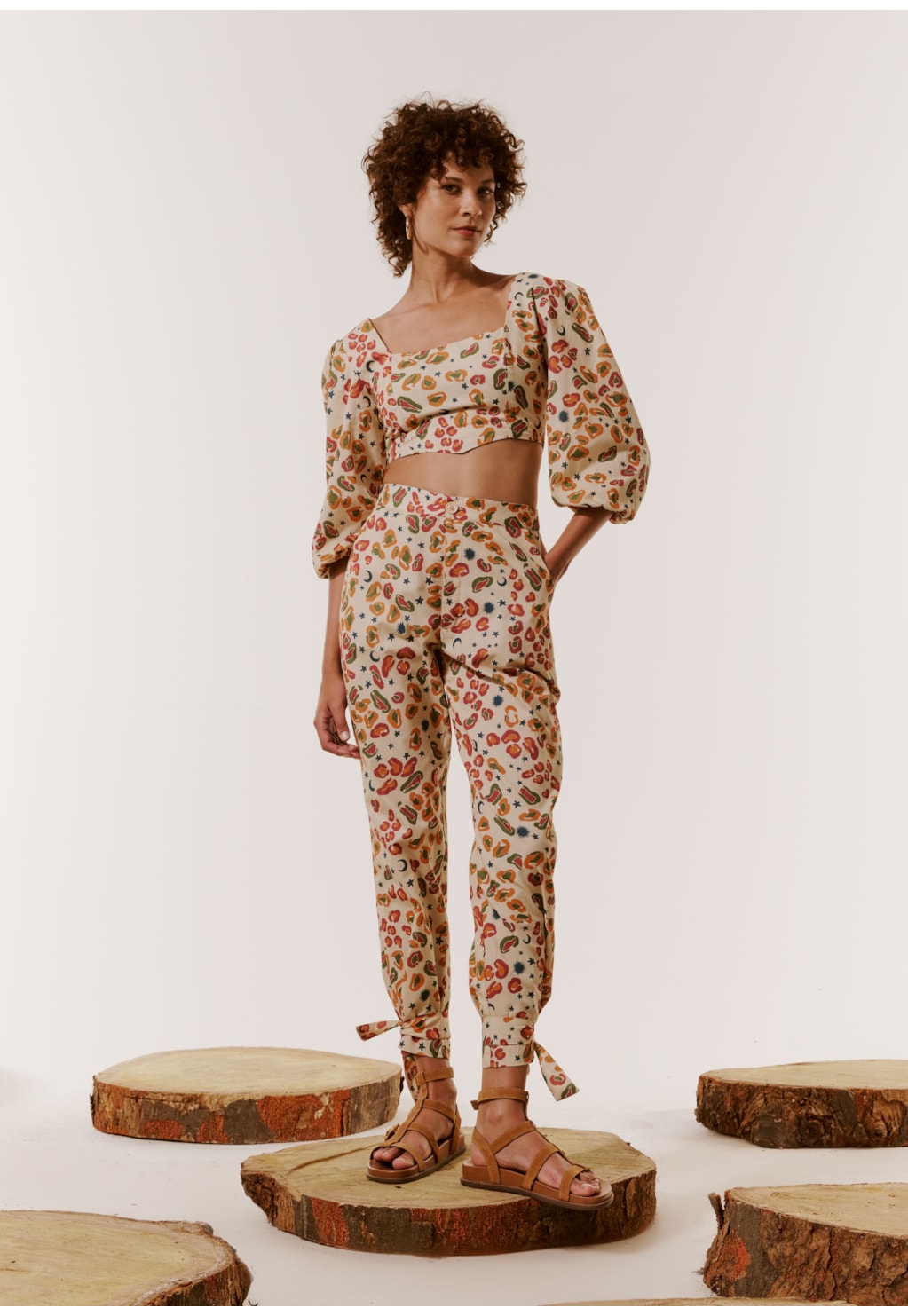 Cropped Manga Bufante Estampado Onça Pintada